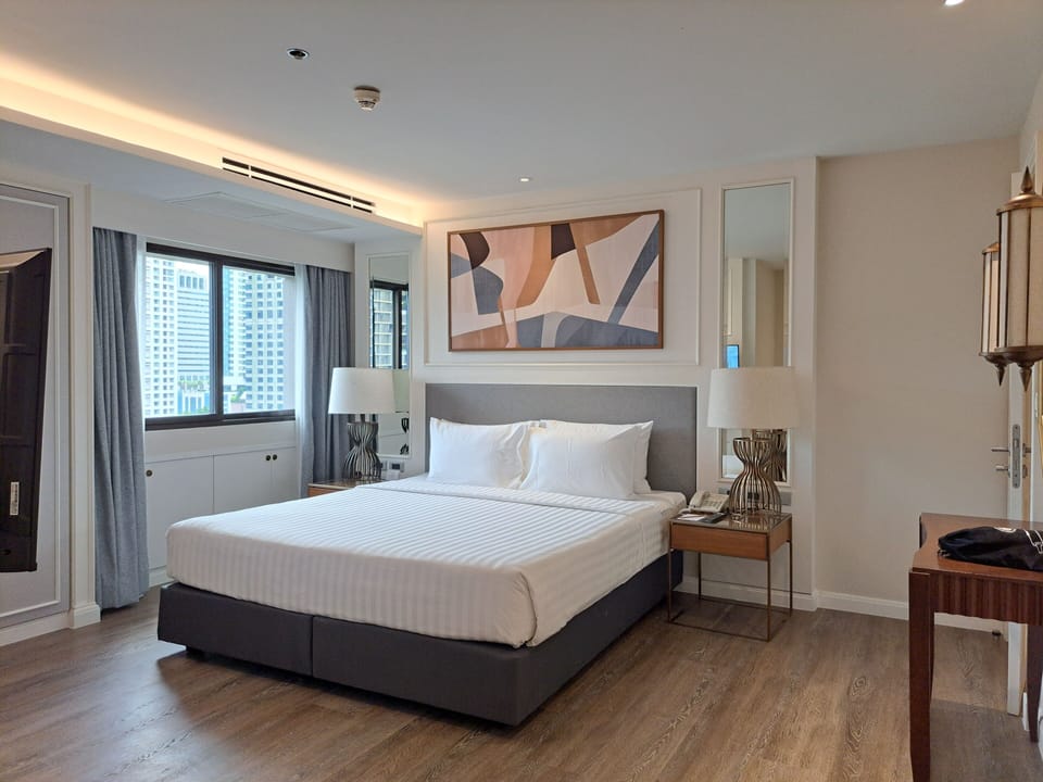 One Bedroom Platinum Plus Suite | Premium bedding, in-room safe, desk, blackout drapes