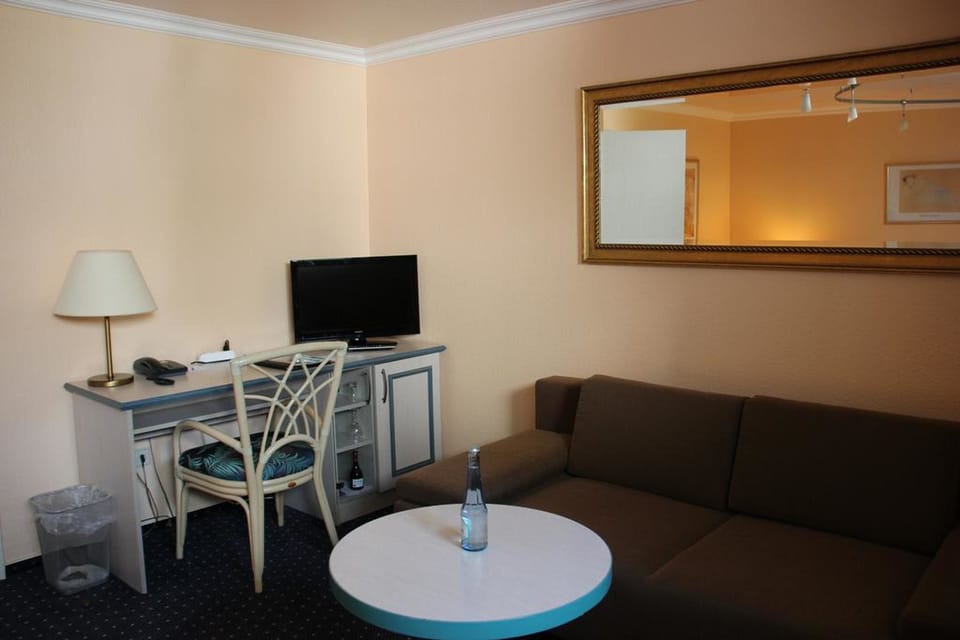 In-room safe, desk, soundproofing, iron/ironing board