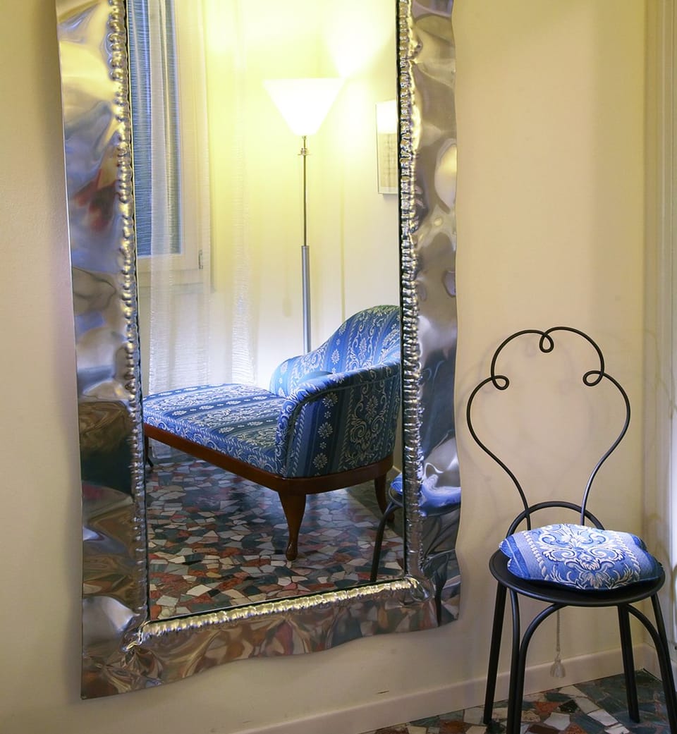 Superior Double or Twin Room | Minibar, in-room safe, desk, blackout drapes