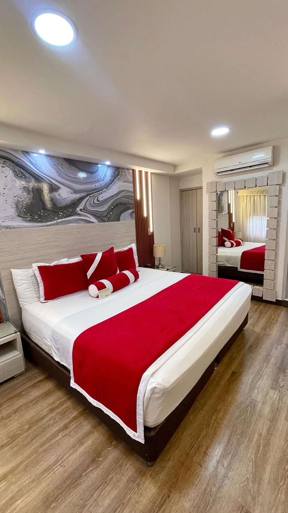 Junior Suite | Premium bedding, minibar, in-room safe, desk