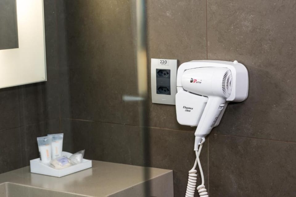 Standard Apartment, 1 Double Bed (For people with reduced mobility) | Bathroom | Shower, eco-friendly toiletries, hair dryer, towels