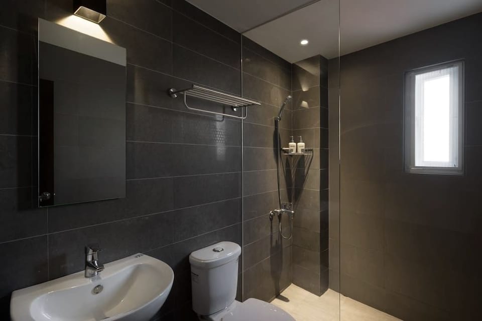 Chris | 1 bedroom, individually furnished, desk, blackout drapes