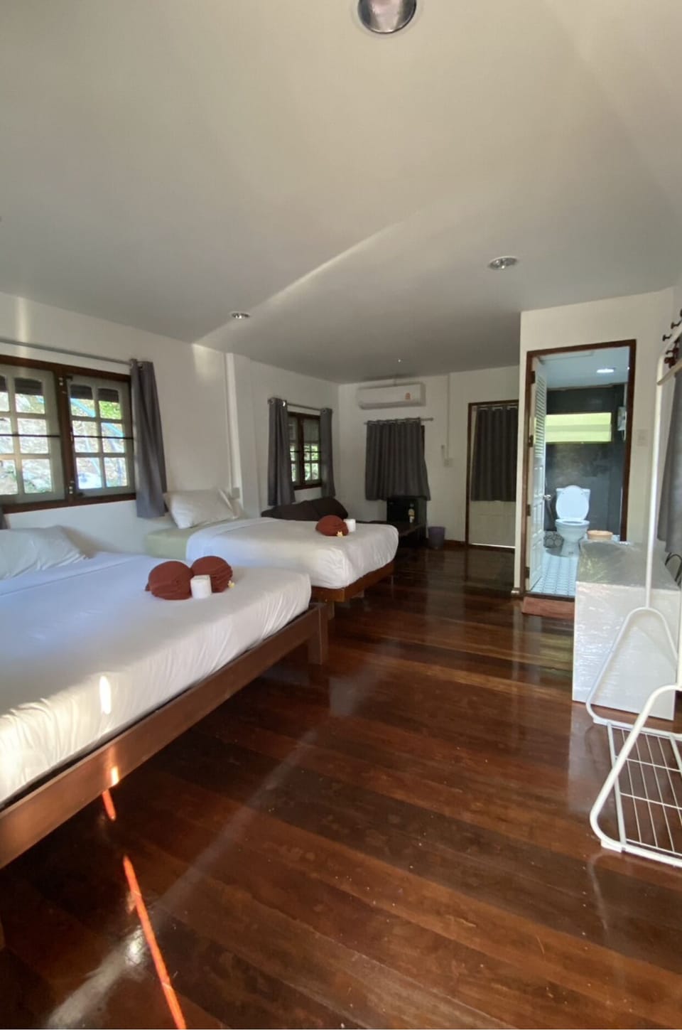 Jasmine Family Room | Desk, free WiFi, bed sheets