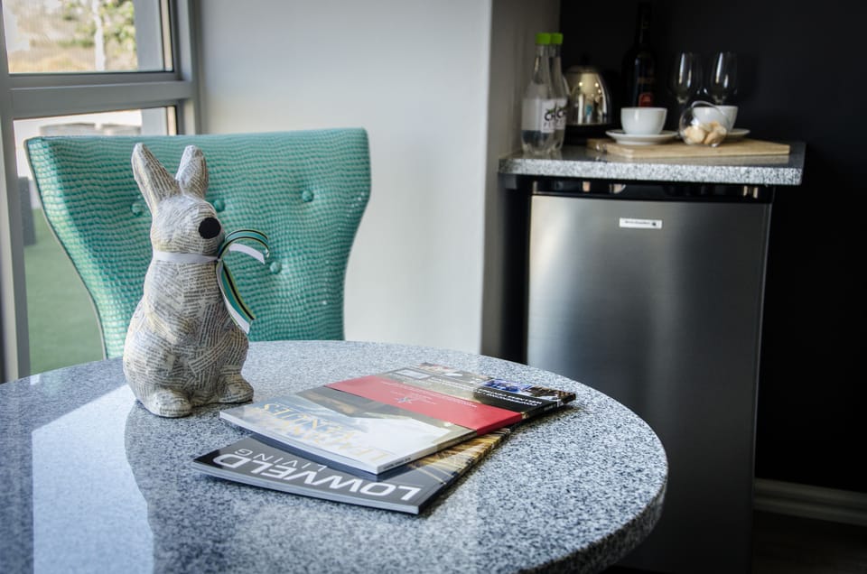 Signature Room, 1 King Bed | Mini-refrigerator