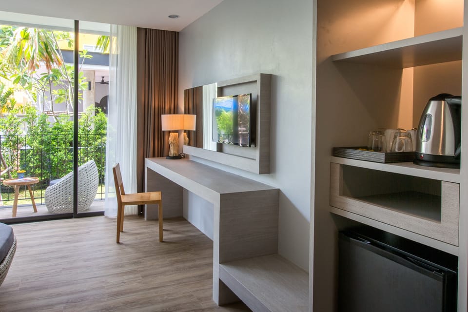 Garden Deluxe | In-room safe, desk, blackout drapes, soundproofing