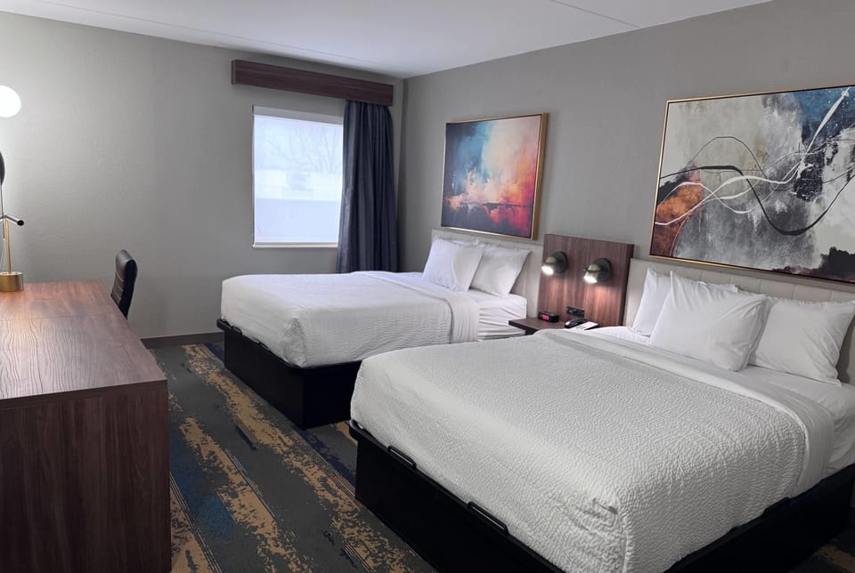 Egyptian cotton sheets, premium bedding, pillowtop beds, desk