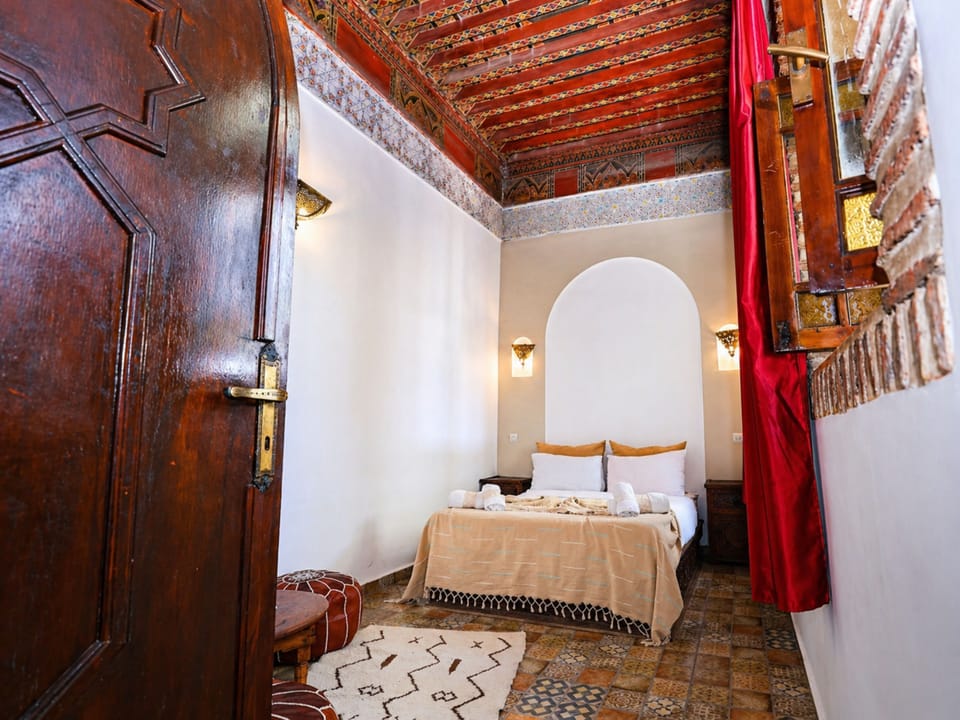 Junior Room | Egyptian cotton sheets, premium bedding, down comforters