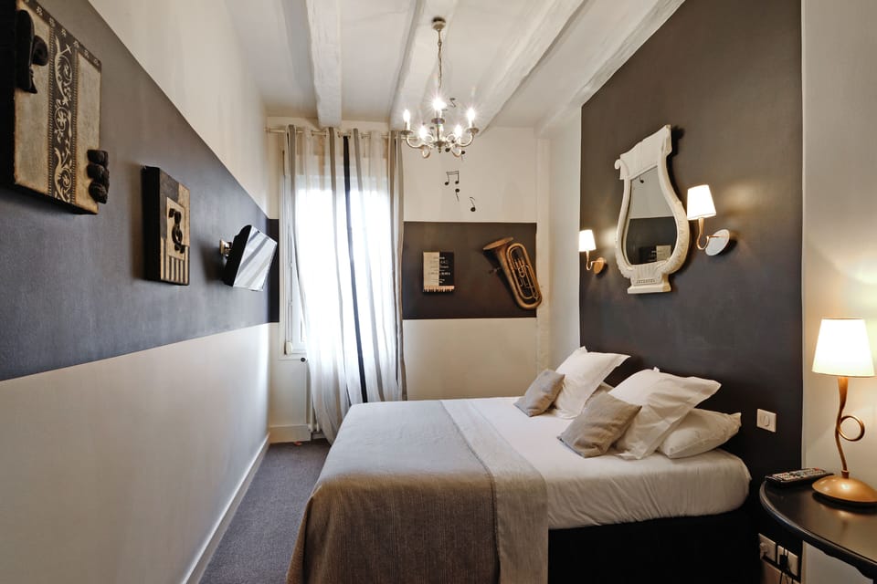 Comfort Double Room | Minibar, in-room safe, desk, soundproofing