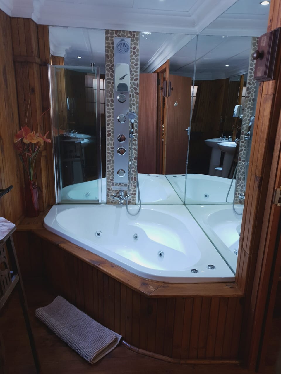 Basic Cabin (Garden Cabin) | Bathroom | Towels