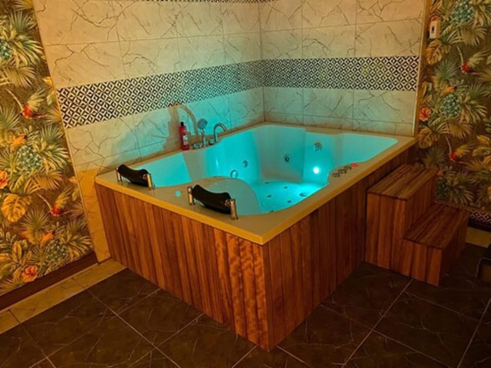 Indoor spa tub