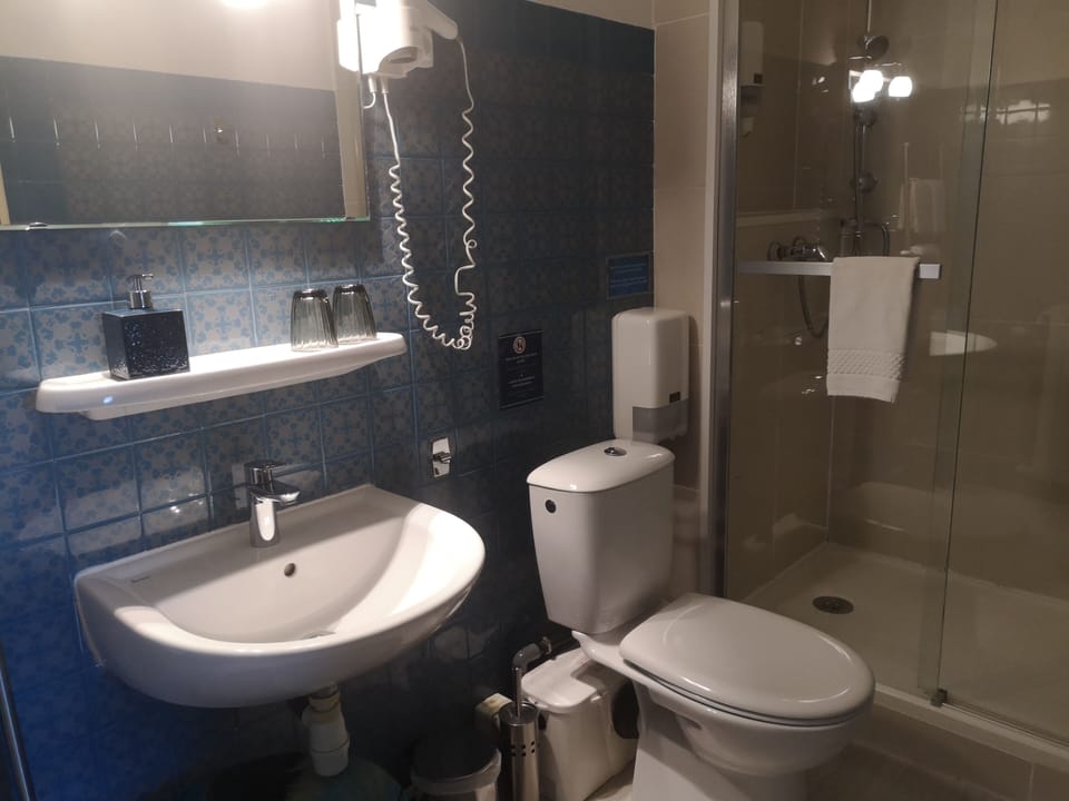 Comfort Room | Bathroom | Free toiletries, hair dryer, towels