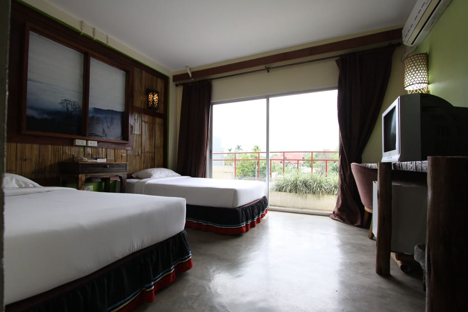 Standard Twin Bed | Desk, blackout drapes, WiFi