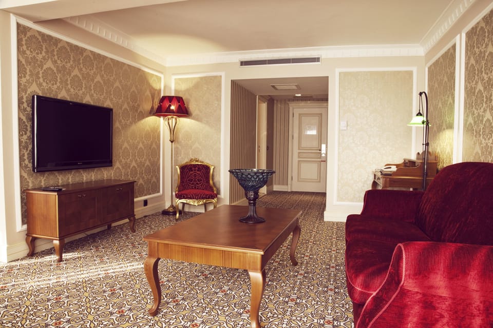 Deluxe Suite, Sea View | Living room | LCD TV