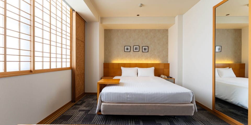 Double Room, Non Smoking | In-room safe, desk, iron/ironing board (on request), cribs (free)