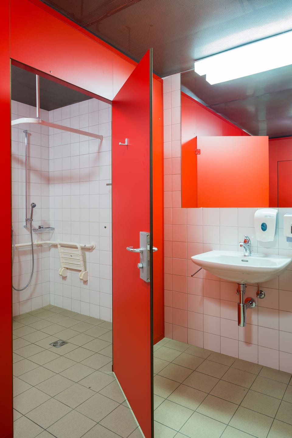 Shower, towels