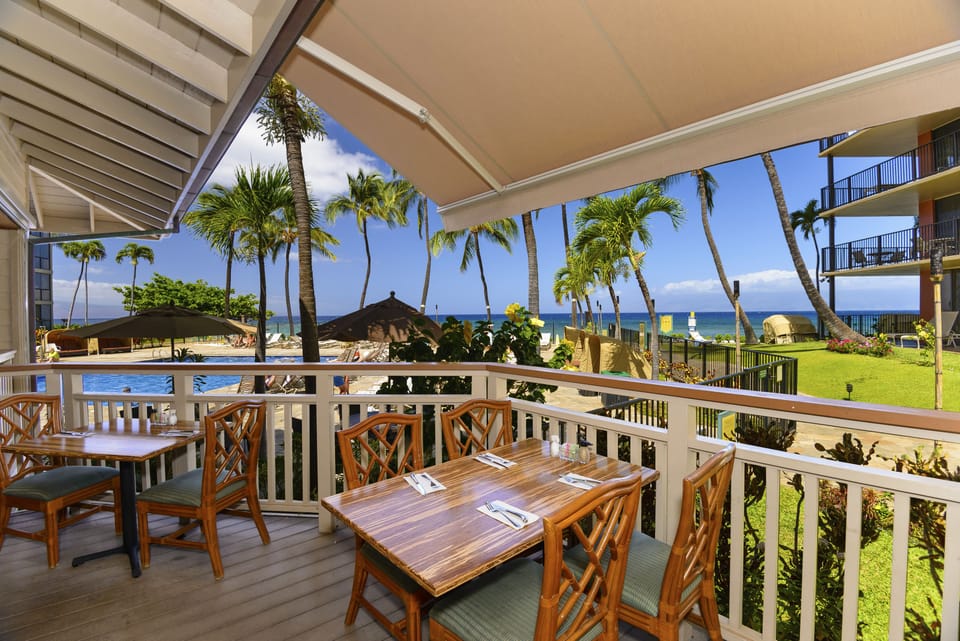Studio | Outdoor dining
