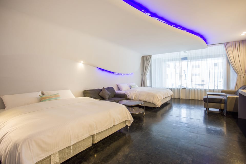 Quadruple Room | Desk, soundproofing, free WiFi, bed sheets