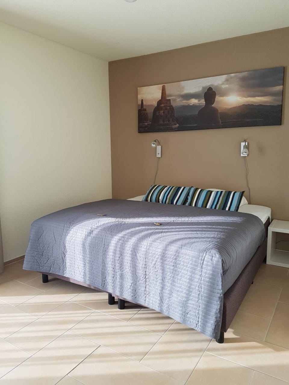 1 bedroom, desk, free cribs/infant beds, free WiFi