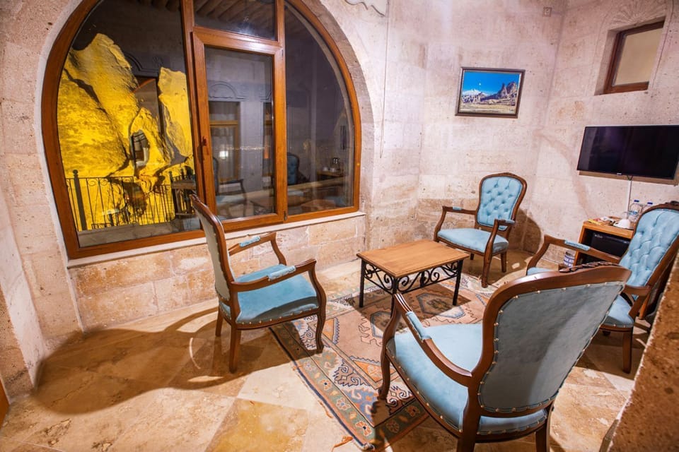 Panoramic Suite | Living area | 82-inch LCD TV with satellite channels, TV, heated floors