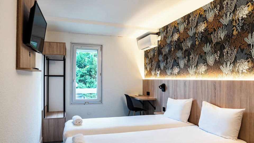 Premium bedding, desk, blackout drapes, soundproofing