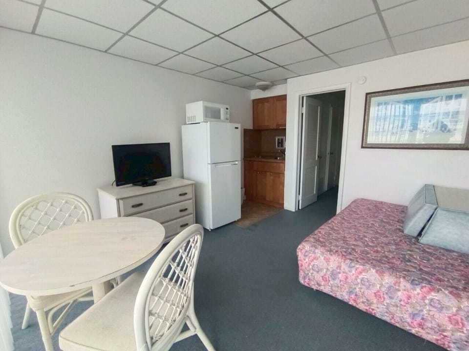 Standard Room, 1 Double Bed with Sofa bed, Kitchenette (Third Floor) | Desk, WiFi (free), bed sheets
