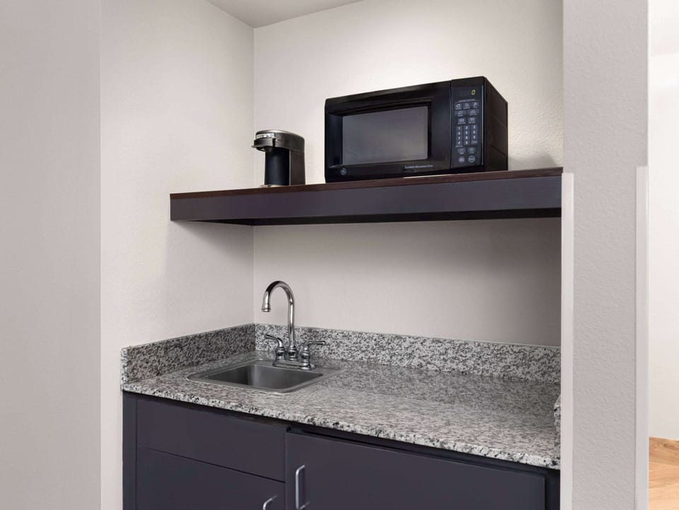 Deluxe Suite, 1 King Bed, Non Smoking | Premium bedding, desk, blackout drapes, iron/ironing board