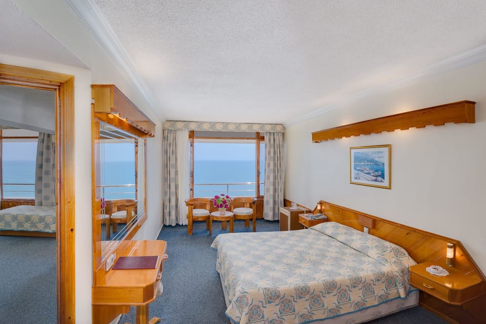 Family Room with Sea View A Block | Desk, free cribs/infant beds, free rollaway beds