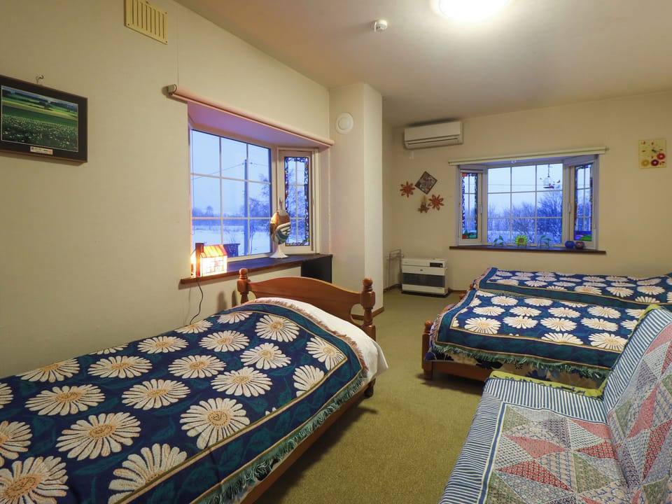 Triple Room, Non Smoking, Shared Bathroom | Free WiFi, bed sheets