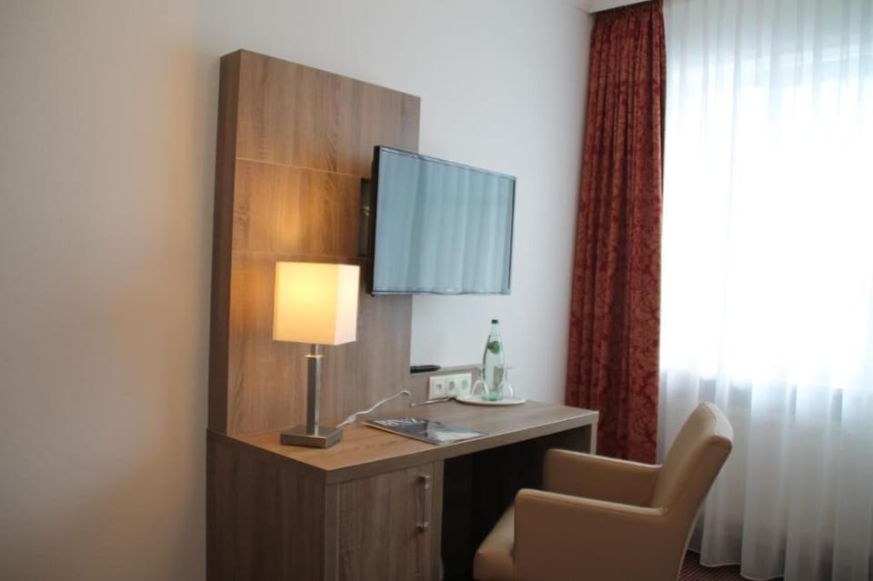 In-room safe, desk, blackout drapes, cribs (free)