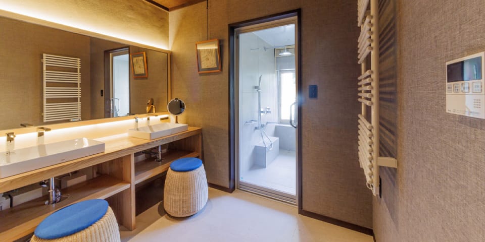 xTwin Room | Bathroom | Free toiletries, hair dryer, slippers, bidet