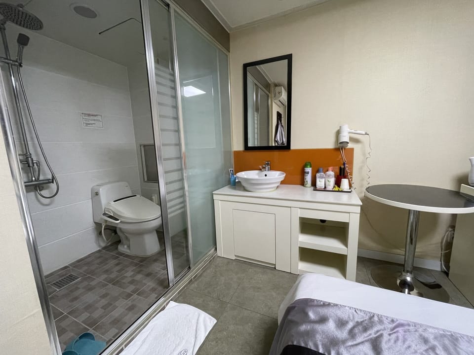 Standard Room, Kitchen, Parking, Non Smoking, City View | Desk, laptop workspace, blackout drapes, free WiFi