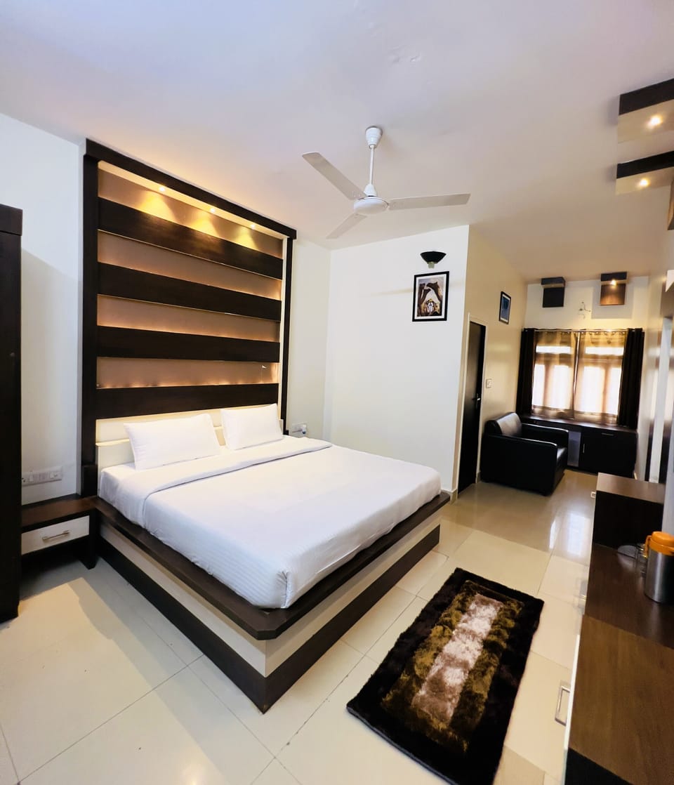 Standard Room | Memory foam beds, minibar, in-room safe, desk
