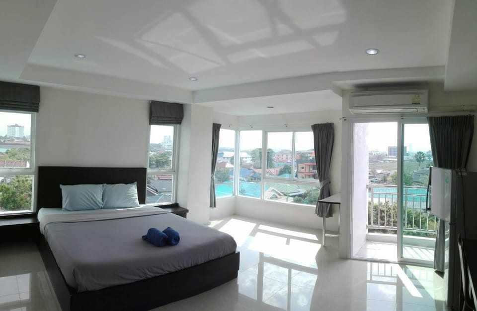 Standard Single Room | Desk, blackout drapes, free WiFi, bed sheets