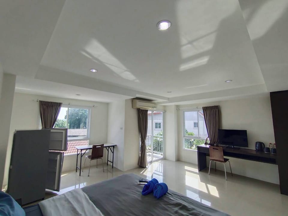 Standard Single Room | Desk, blackout drapes, free WiFi, bed sheets