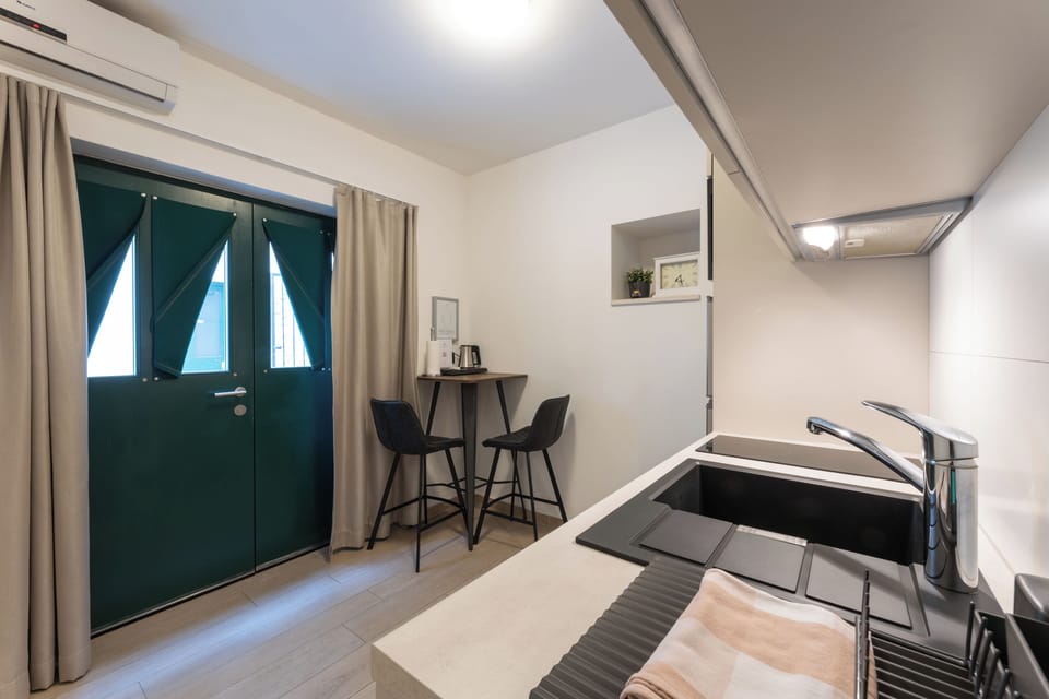Studio, Patio, Courtyard Area | Premium bedding, pillowtop beds, in-room safe, individually furnished