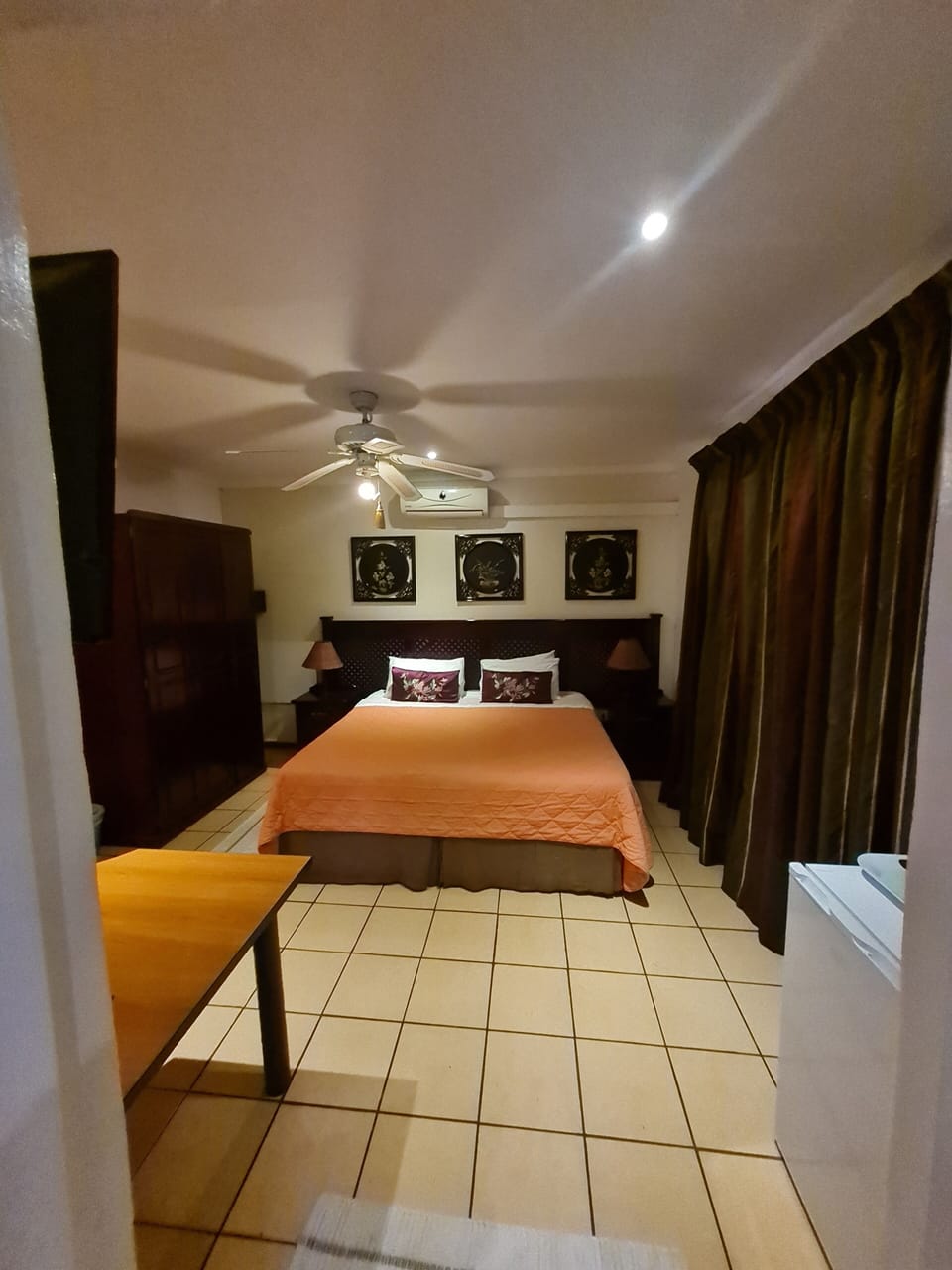 Deluxe Room, 1 Bedroom (DOUBLE(Full Bathroom)) | In-room safe, individually decorated, individually furnished, desk