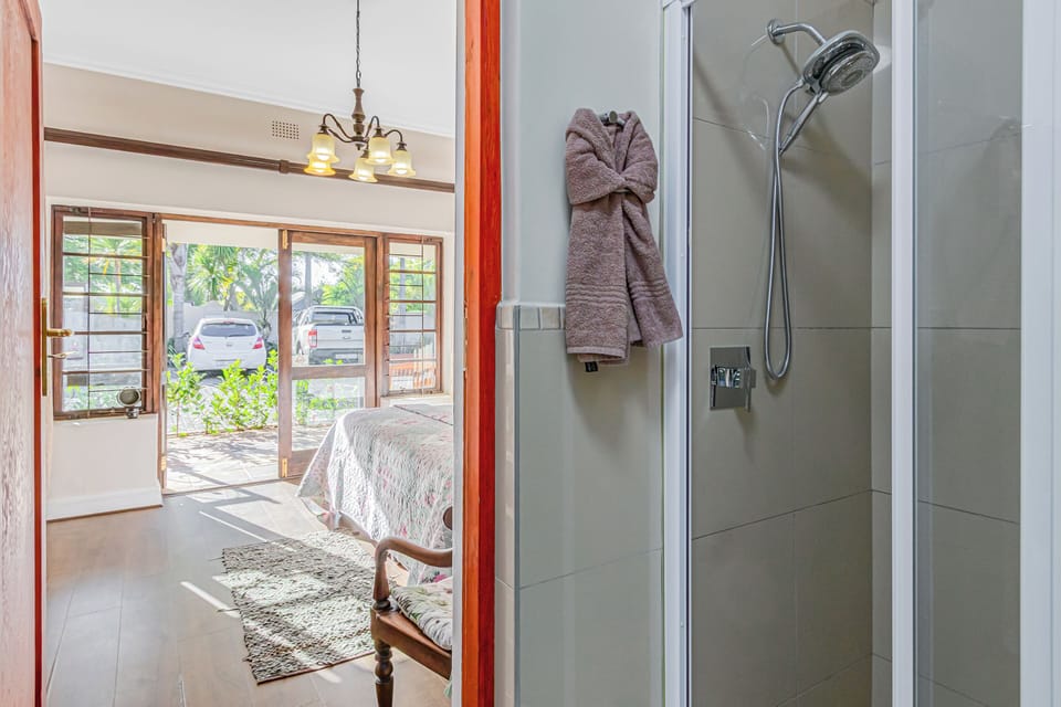 Deluxe Studio Suite | 1 bedroom, pillowtop beds, in-room safe, individually decorated