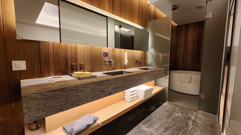 Deluxe High Floor Family Twin | Bathroom | Hair dryer, slippers, bidet, towels
