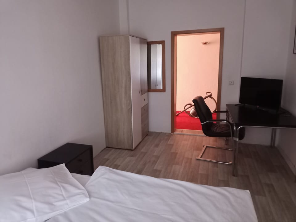 Standard Double Room, Private Bathroom | 1 bedroom, desk, soundproofing, rollaway beds
