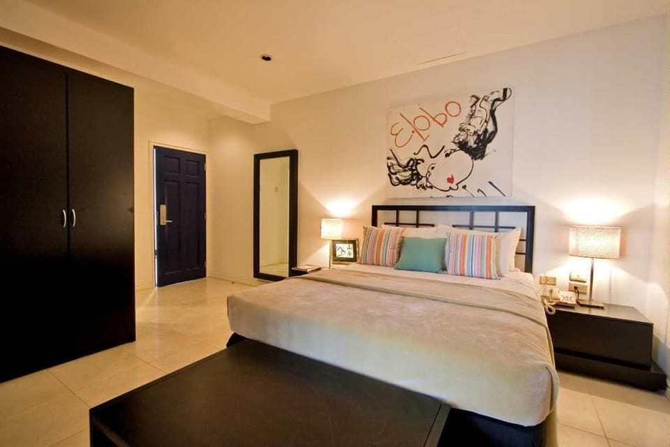 Premium Room, 1 Queen Bed (Samaan) | In-room safe, desk, iron/ironing board, WiFi (free)