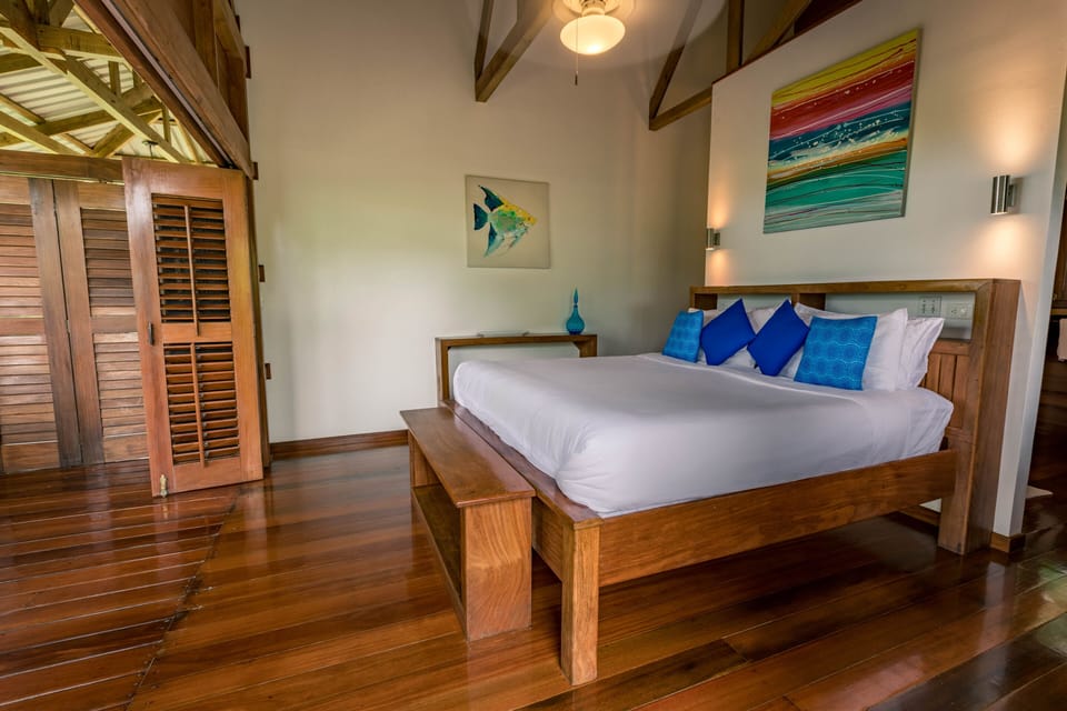Deluxe Bungalow, 1 King Bed, Balcony, Ocean View | Premium bedding, pillowtop beds, minibar, in-room safe