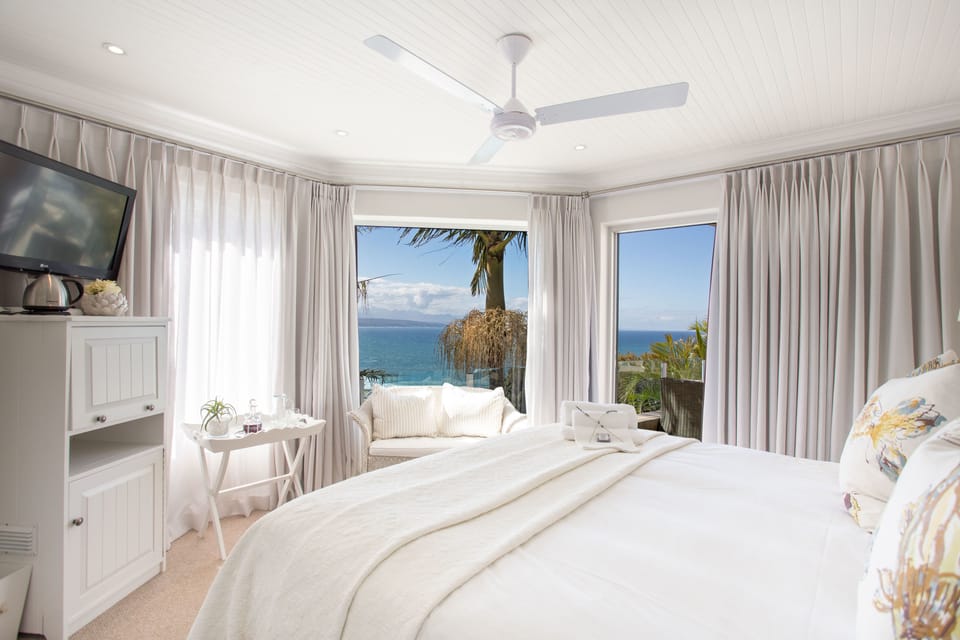 Shell Room | Premium bedding, in-room safe, blackout drapes, free WiFi