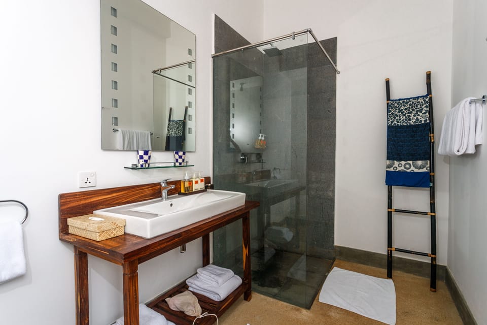 Ocean Deluxe Double Room | Bathroom | Shower, free toiletries, hair dryer, bathrobes