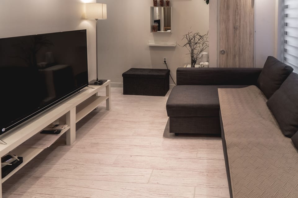 Luxury Family | Premium bedding, soundproofing, rollaway beds, free WiFi