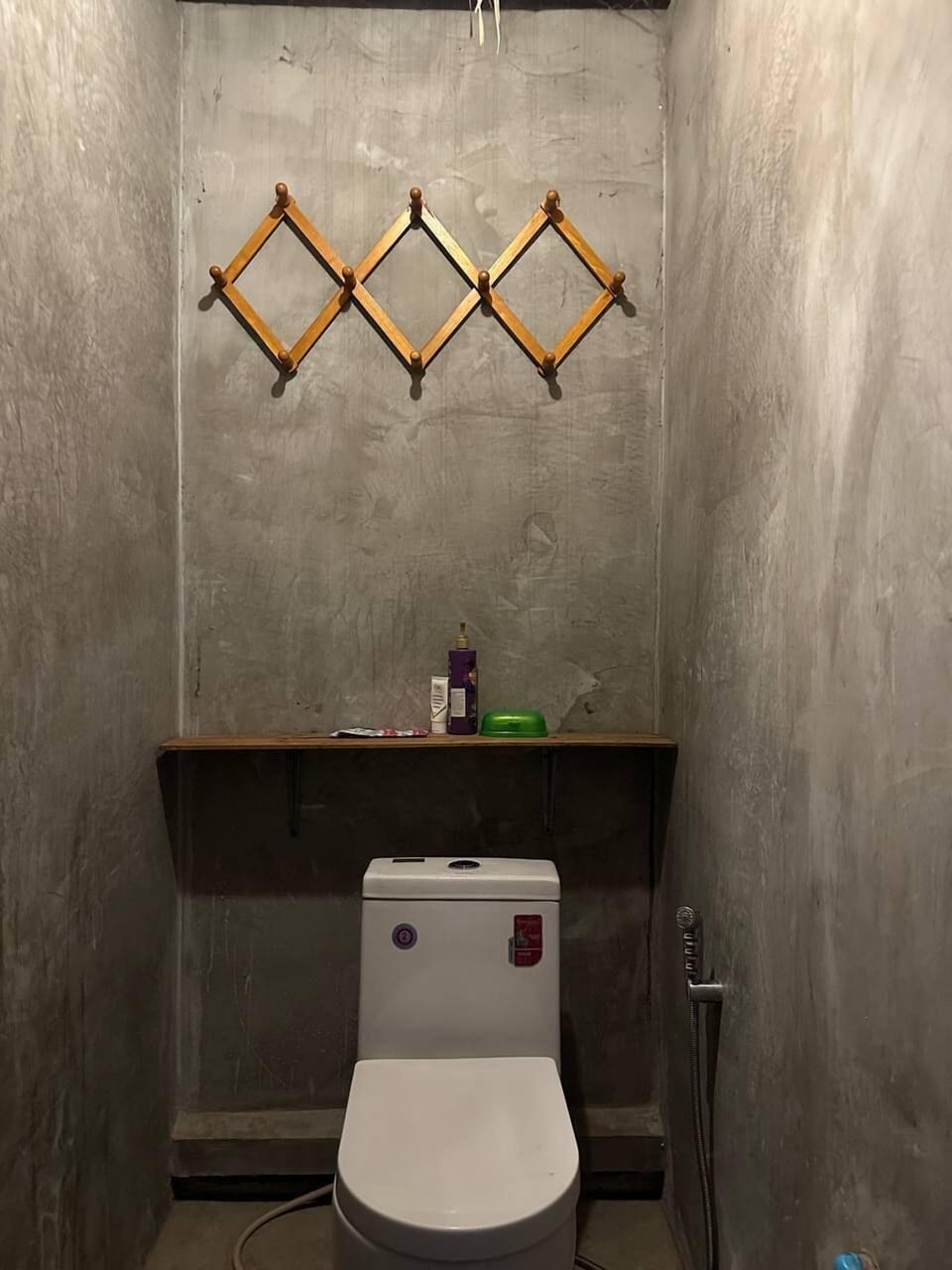 Economy Room, Mixed Dorm, Garden View | Bathroom | Free toiletries, towels