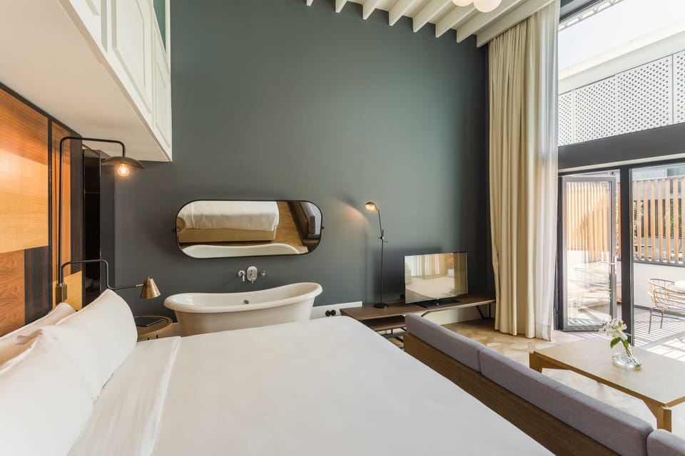 Patio Suite | Minibar, in-room safe, desk, laptop workspace