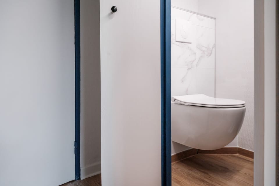 Superior Double Room | Raised toilet seat