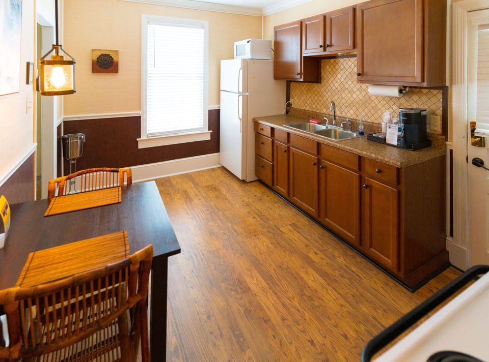 Single Room, Non Smoking, Kitchen (Opal) | 1 bedroom, individually decorated, individually furnished