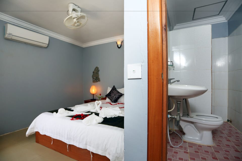 Double Room | In-room safe, desk, iron/ironing board, free WiFi