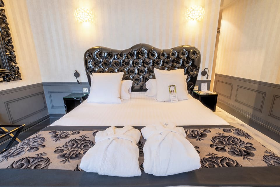 Exclusive Room, 1 King Bed, Non Smoking | Premium bedding, pillowtop beds, minibar, in-room safe